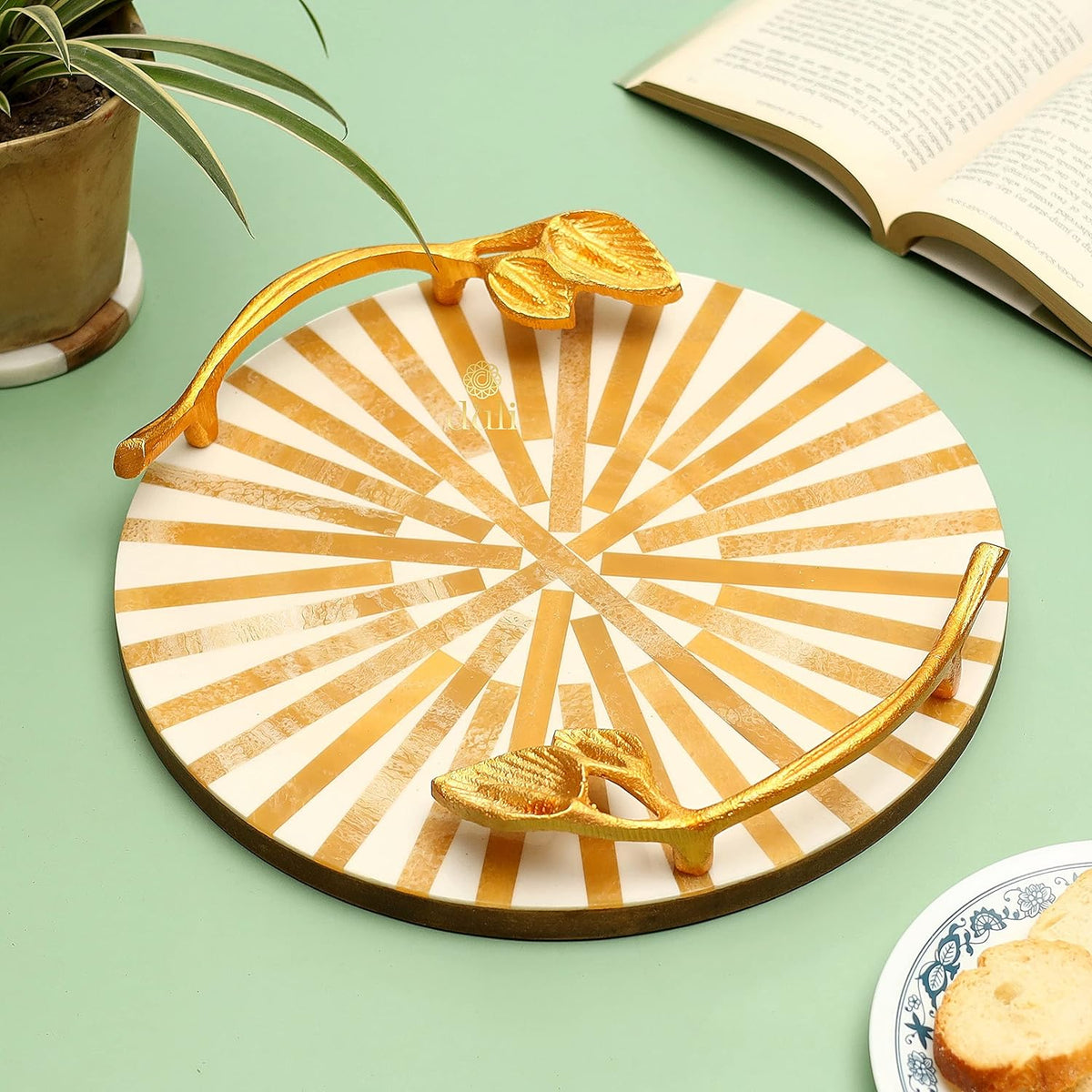 METAL GOLDEN HANDLE ROUND MULTIPURPOSE TRAY