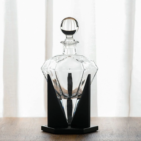 DIAMOND DECANTER WITH WOODEN STAND