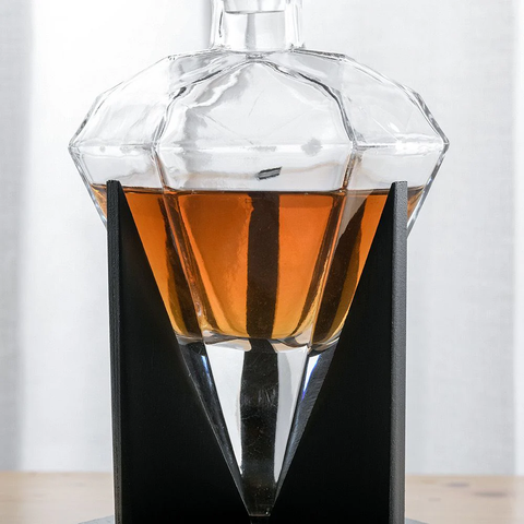 DIAMOND DECANTER WITH WOODEN STAND