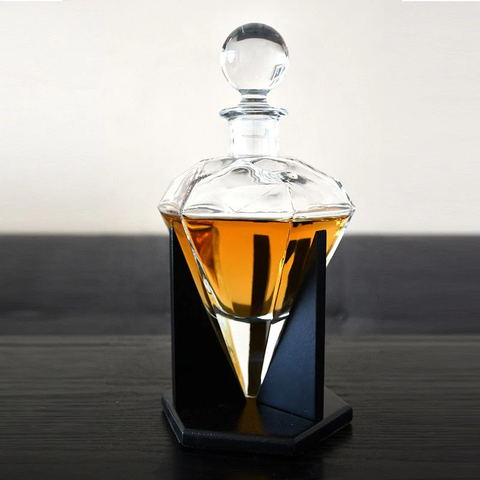 DIAMOND DECANTER WITH WOODEN STAND