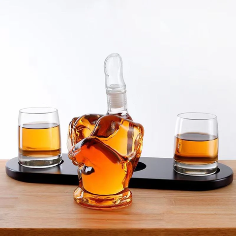 MIDDLE FINGER DECANTER + 2 GLASS + WOODEN TRAY