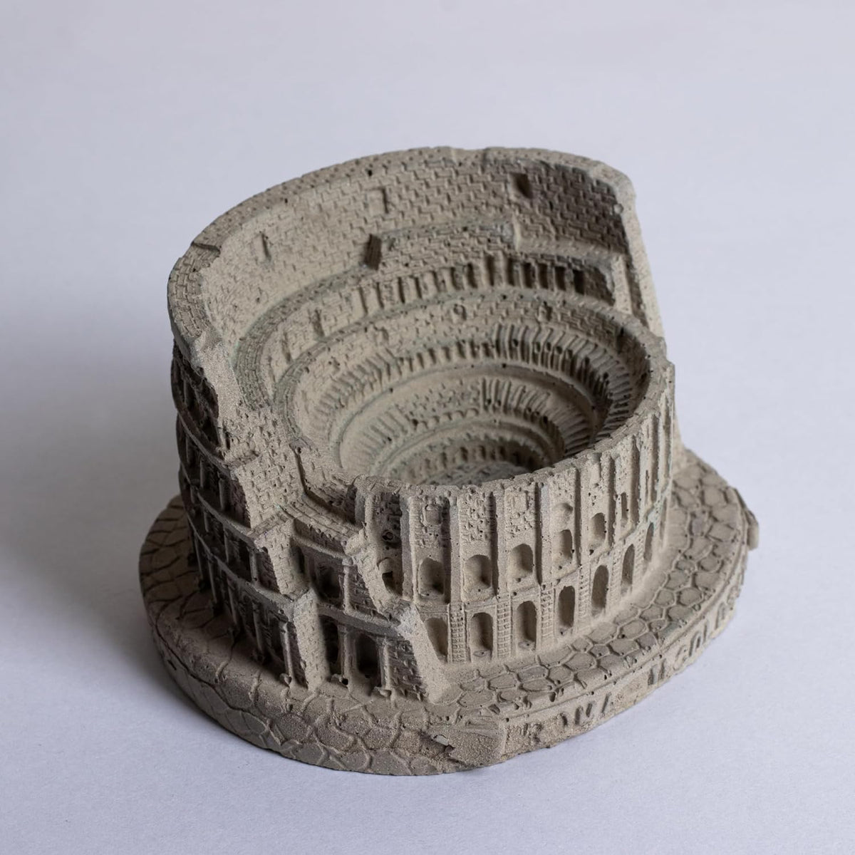 COLOSSEUM MONUMENT MINIATURE CEMENT FINISH ASHTRAY - PACK OF 1